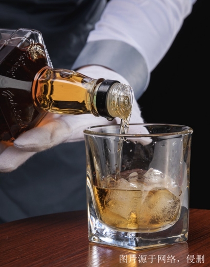 寧波洋酒進(jìn)口報(bào)關(guān)流程_俄羅斯伏特加進(jìn)口報(bào)關(guān)費(fèi)用